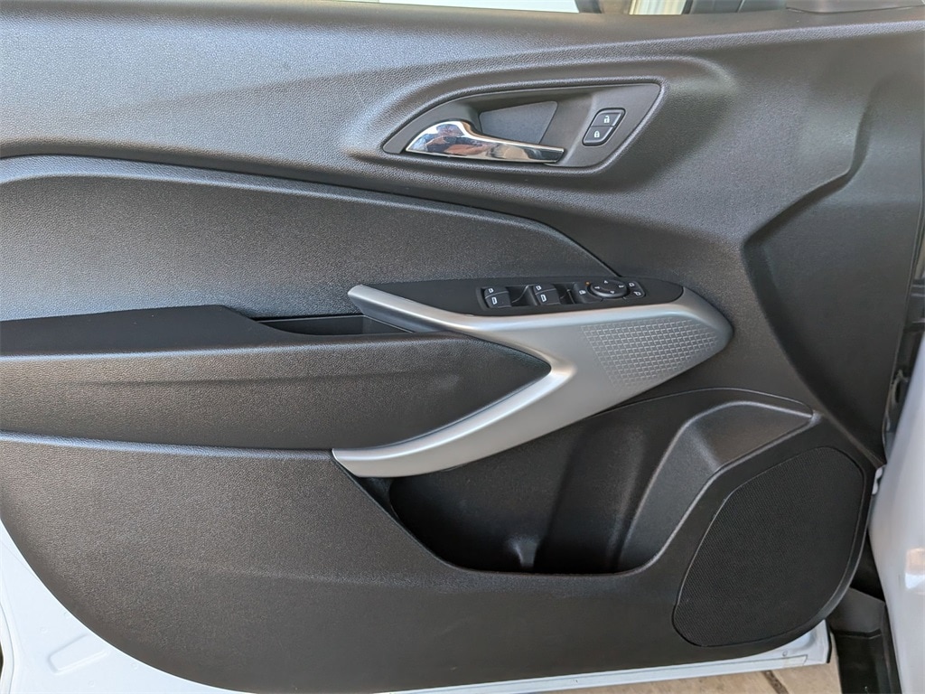 Thumbnail: 2025 Chevrolet Trax - 11