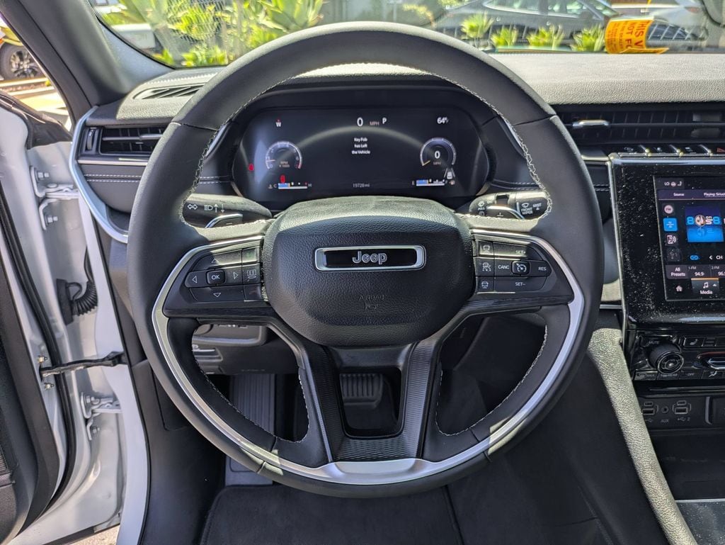 2025 Jeep Grand Cherokee Altitude - Photo 18