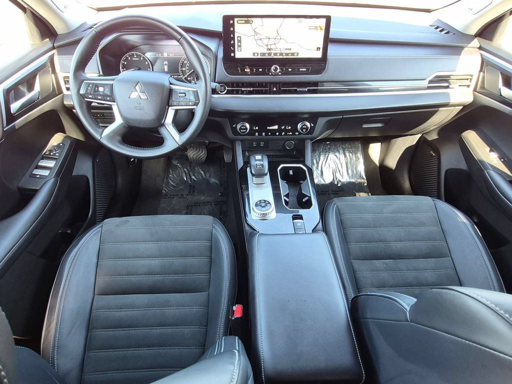 Thumbnail: 2025 Mitsubishi Outlander - 26