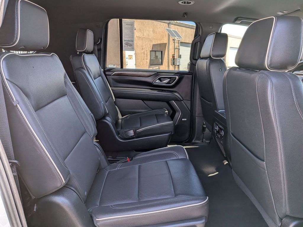 Thumbnail: 2023 Chevrolet Suburban - 32
