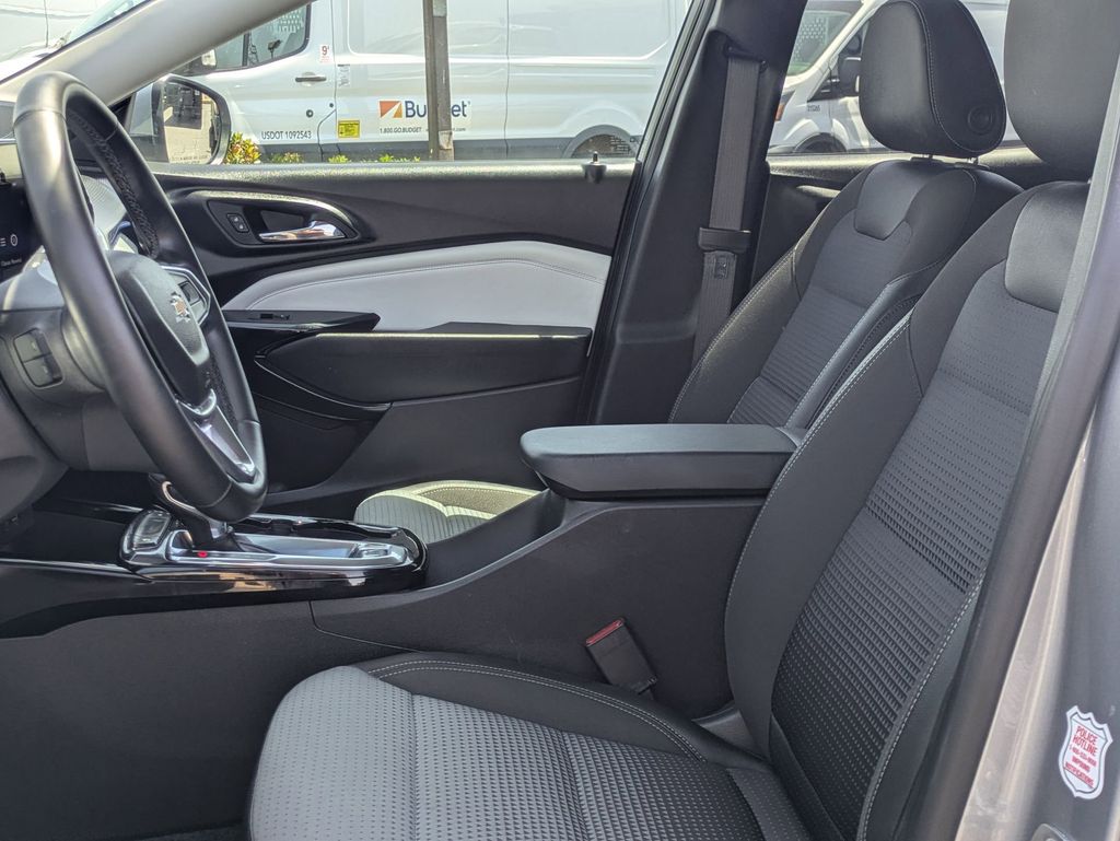 Thumbnail: 2025 Chevrolet Trax - 17