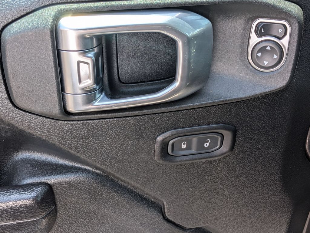 2023 Jeep Wrangler 4-Door Rubicon - Photo 13