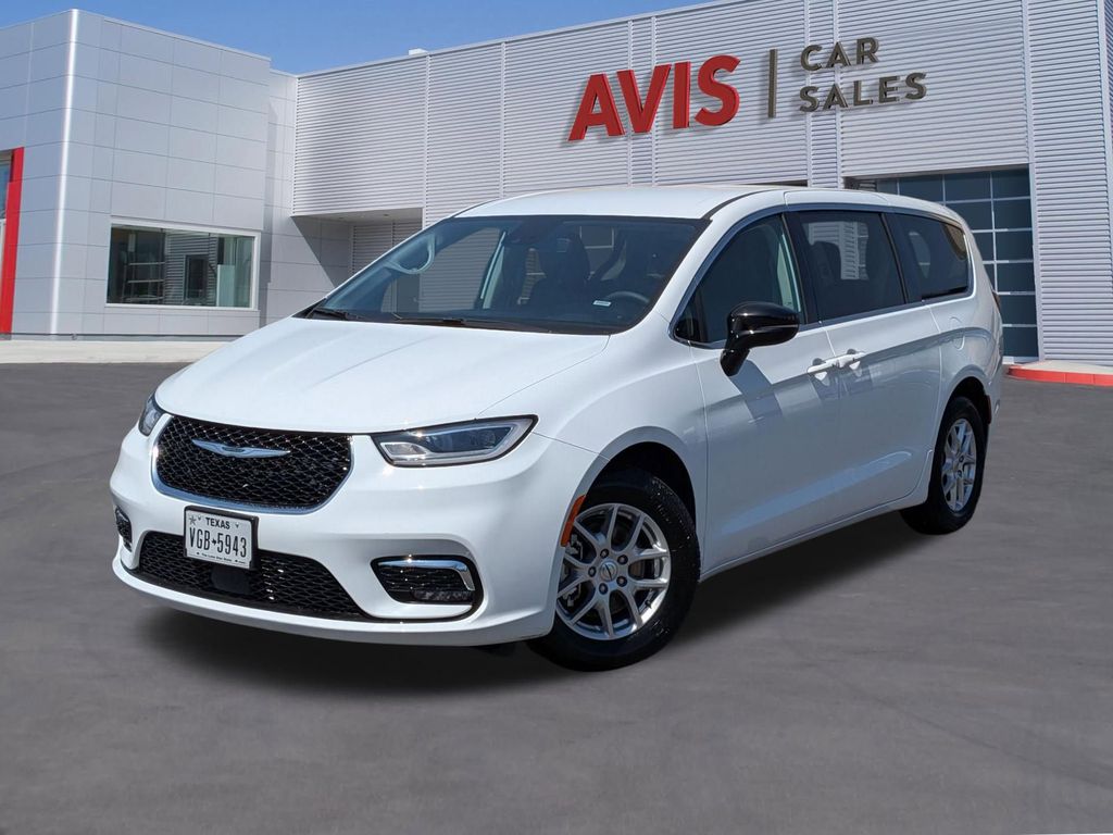 Thumbnail: 2024 Chrysler Pacifica - 1