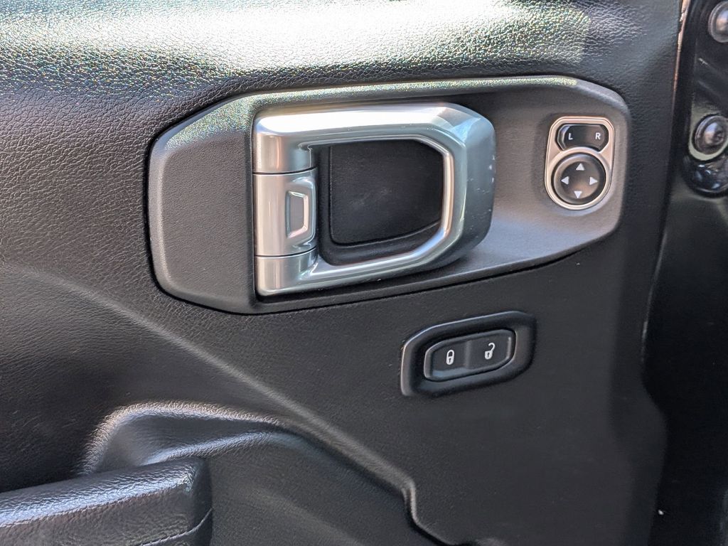 Thumbnail: 2025 Jeep Wrangler - 13