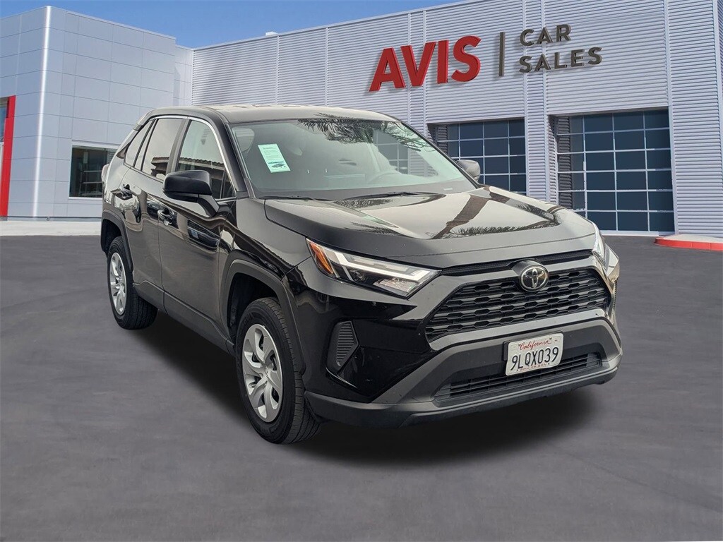 2024 Toyota RAV4 LE photo 3