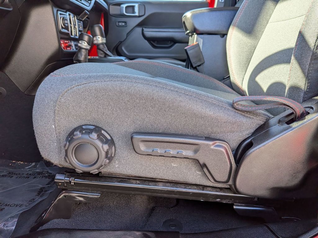 Thumbnail: 2025 Jeep Wrangler - 16