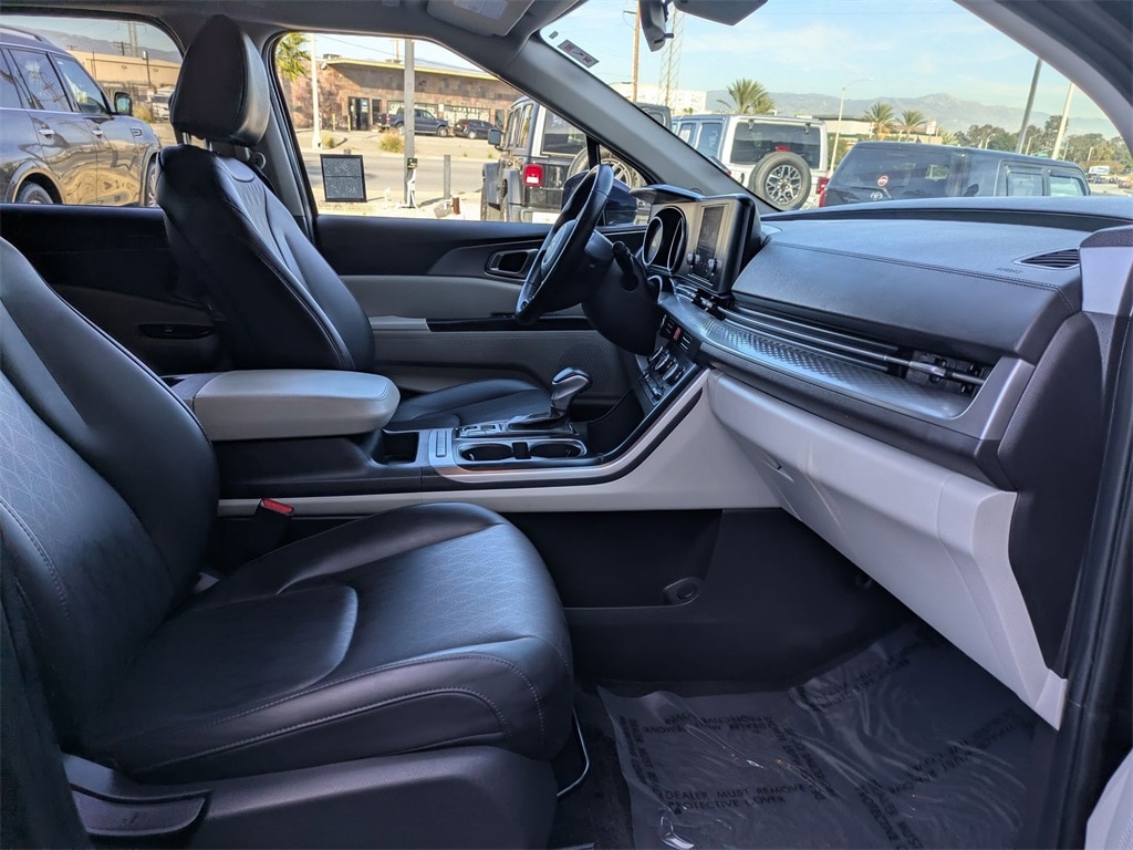 Thumbnail: 2024 Kia Carnival - 32