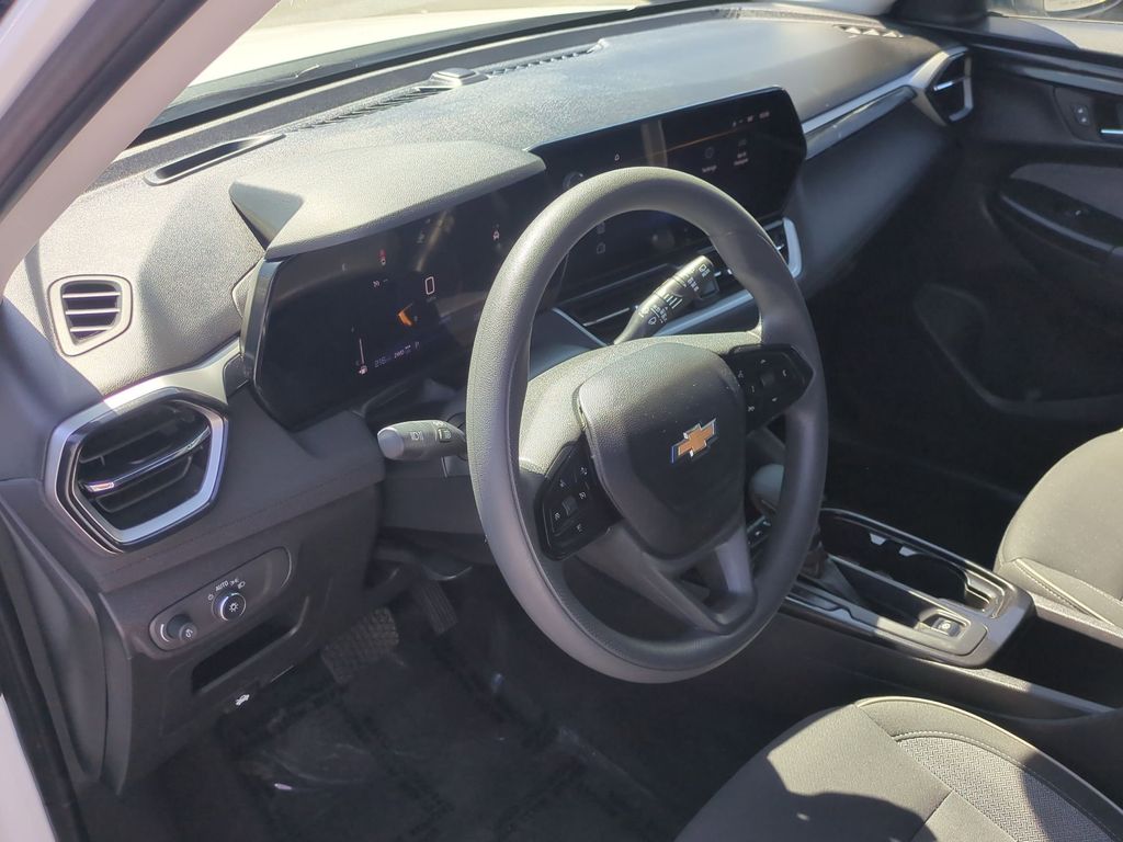 Thumbnail: 2025 Chevrolet TrailBlazer - 14