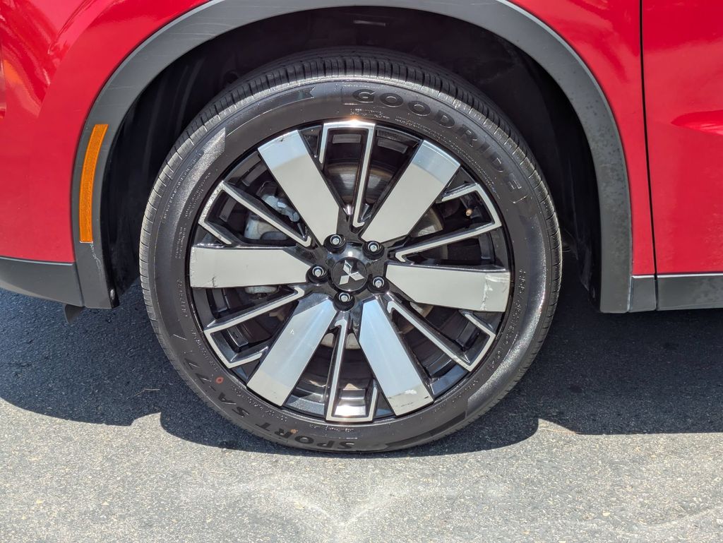 Thumbnail: 2025 Mitsubishi Outlander - 13