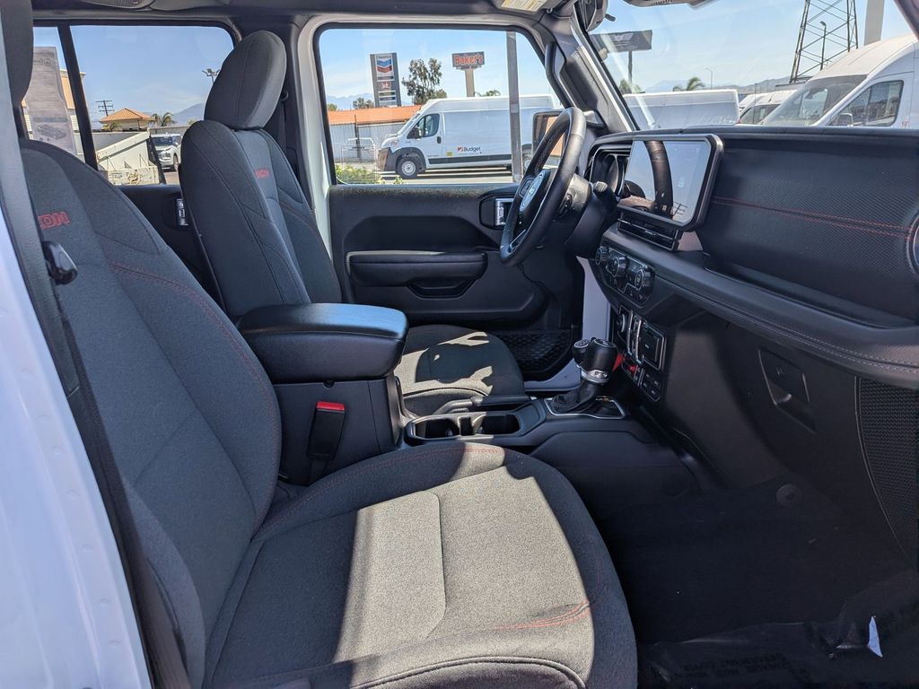 Thumbnail: 2025 Jeep Wrangler - 32