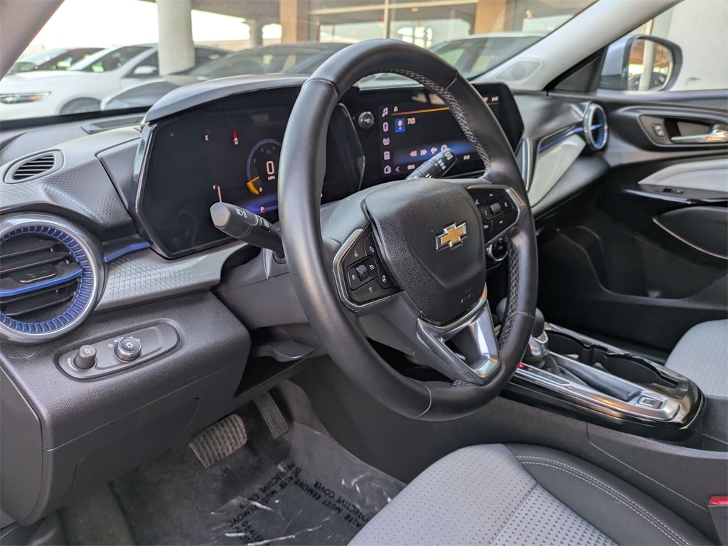 Thumbnail: 2025 Chevrolet Trax - 14