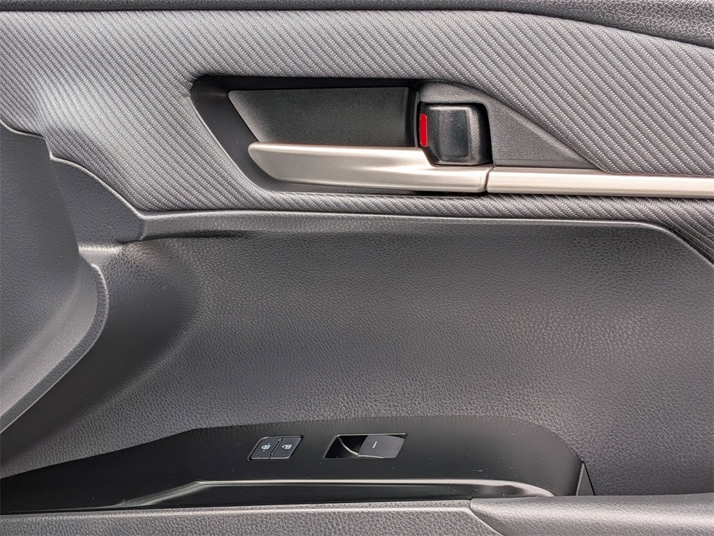 Thumbnail: 2025 Toyota Camry - 32