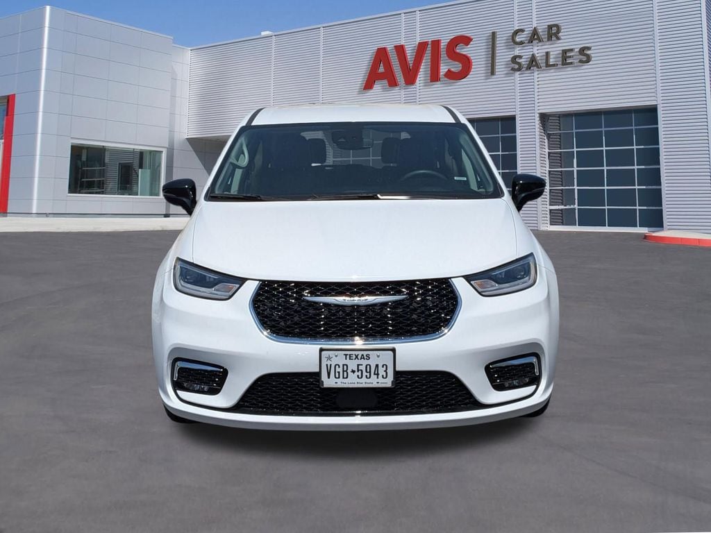 Thumbnail: 2024 Chrysler Pacifica - 2