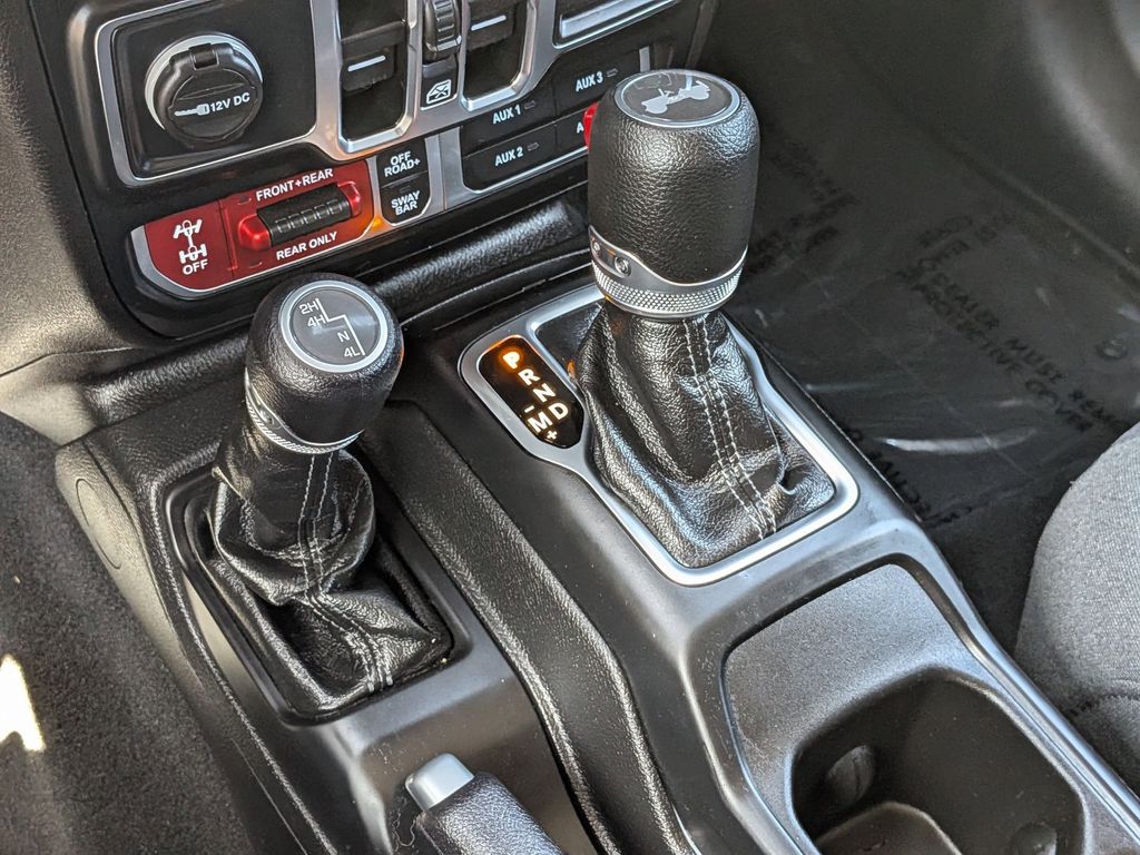 Thumbnail: 2025 Jeep Wrangler - 21