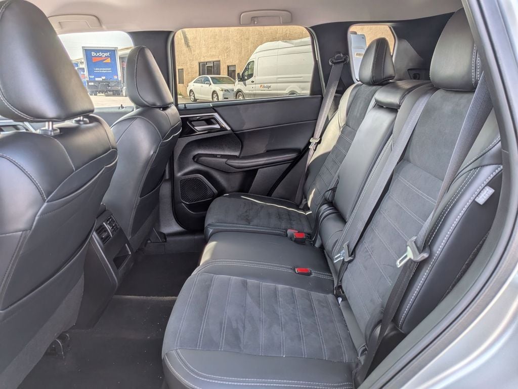 Thumbnail: 2024 Mitsubishi Outlander - 26