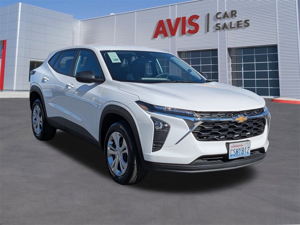 Thumbnail: 2025 Chevrolet Trax - 3