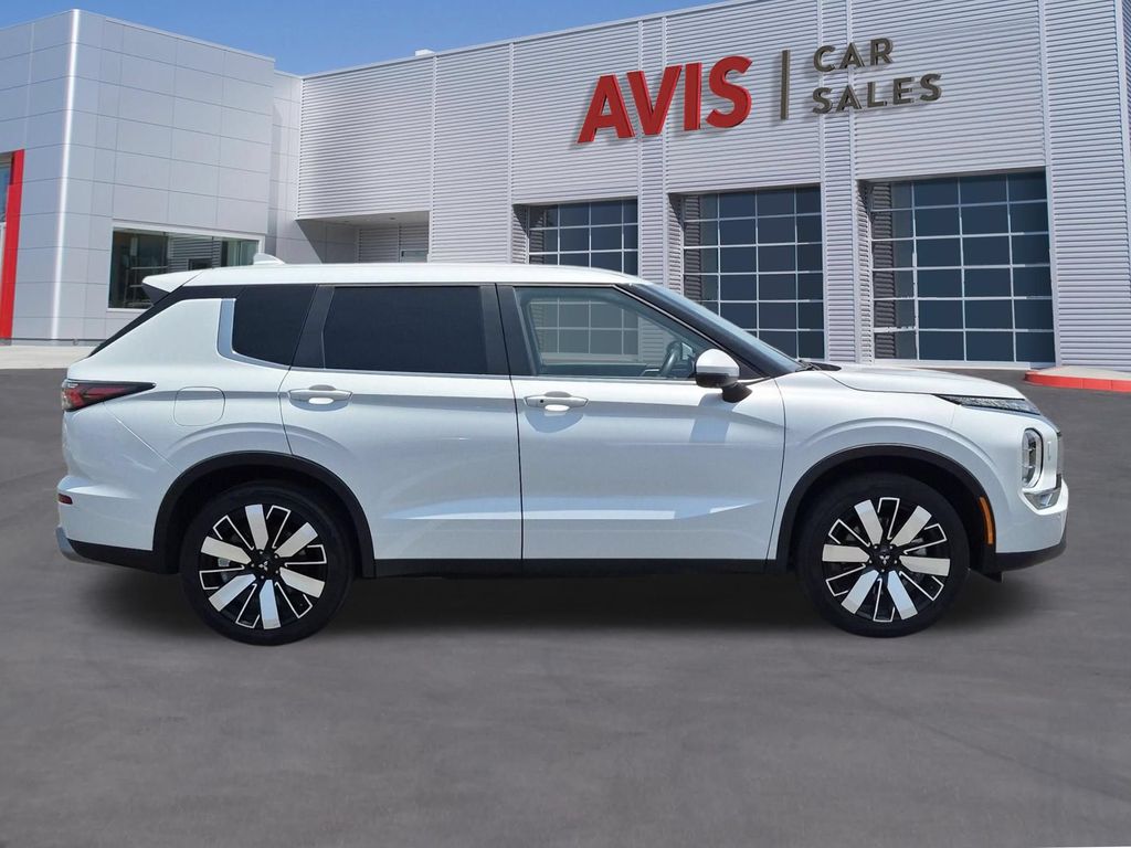 Thumbnail: 2025 Mitsubishi Outlander - 5