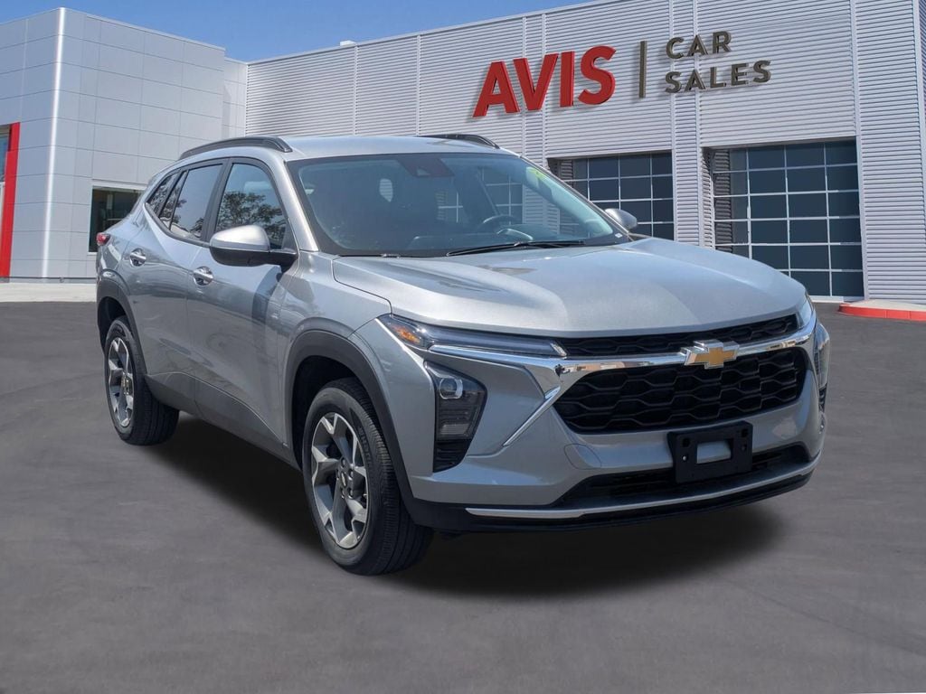 Thumbnail: 2025 Chevrolet Trax - 3