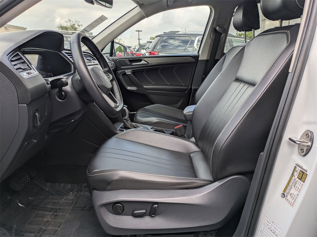 Thumbnail: 2024 Volkswagen Tiguan - 25