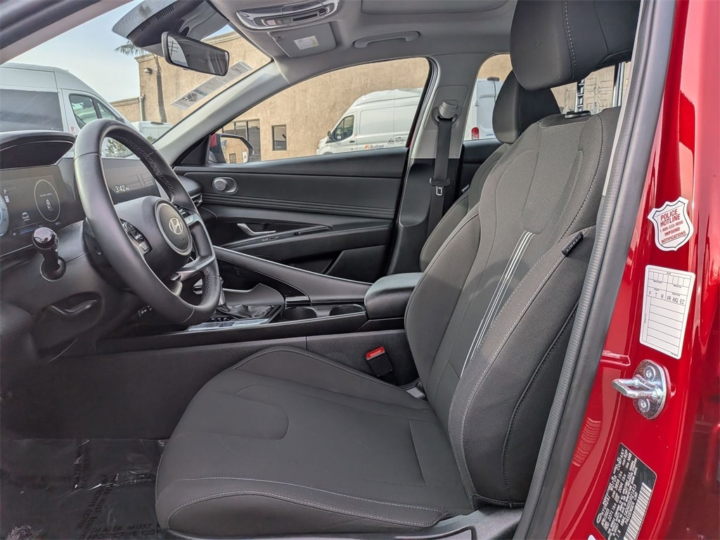 Thumbnail: 2025 Hyundai Elantra - 15