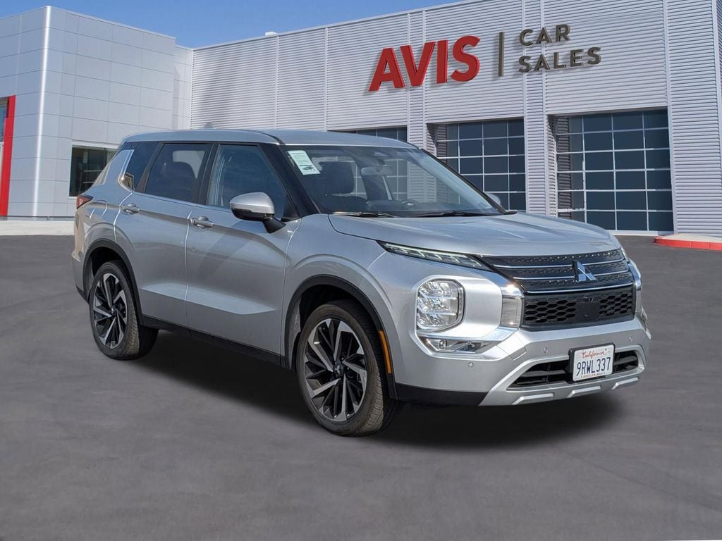 Thumbnail: 2024 Mitsubishi Outlander - 3