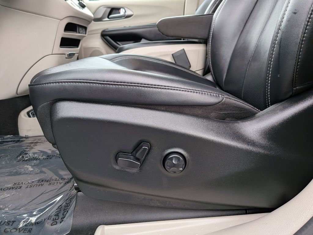 Thumbnail: 2024 Chrysler Pacifica - 16