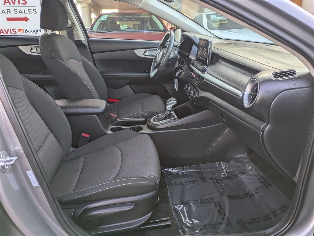 Thumbnail: 2024 Kia Forte - 32