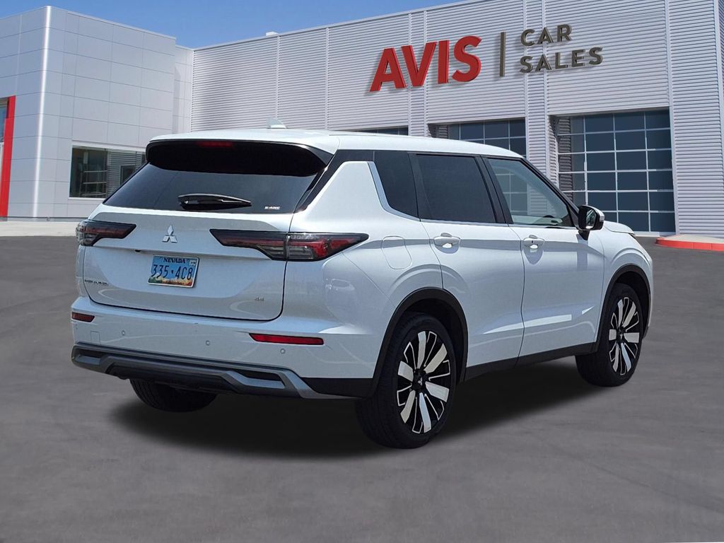 Thumbnail: 2025 Mitsubishi Outlander - 6