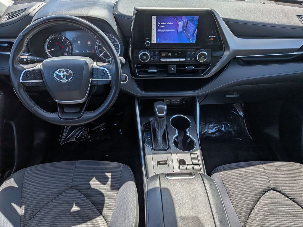 Thumbnail: 2024 Toyota Highlander - 21