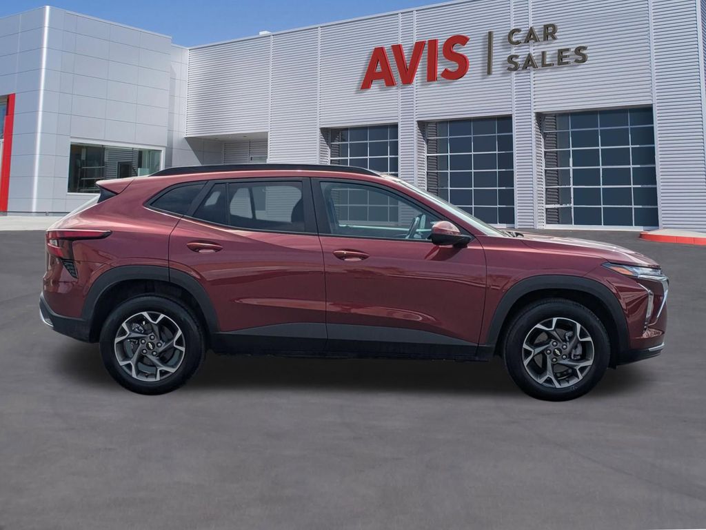 Thumbnail: 2025 Chevrolet Trax - 7