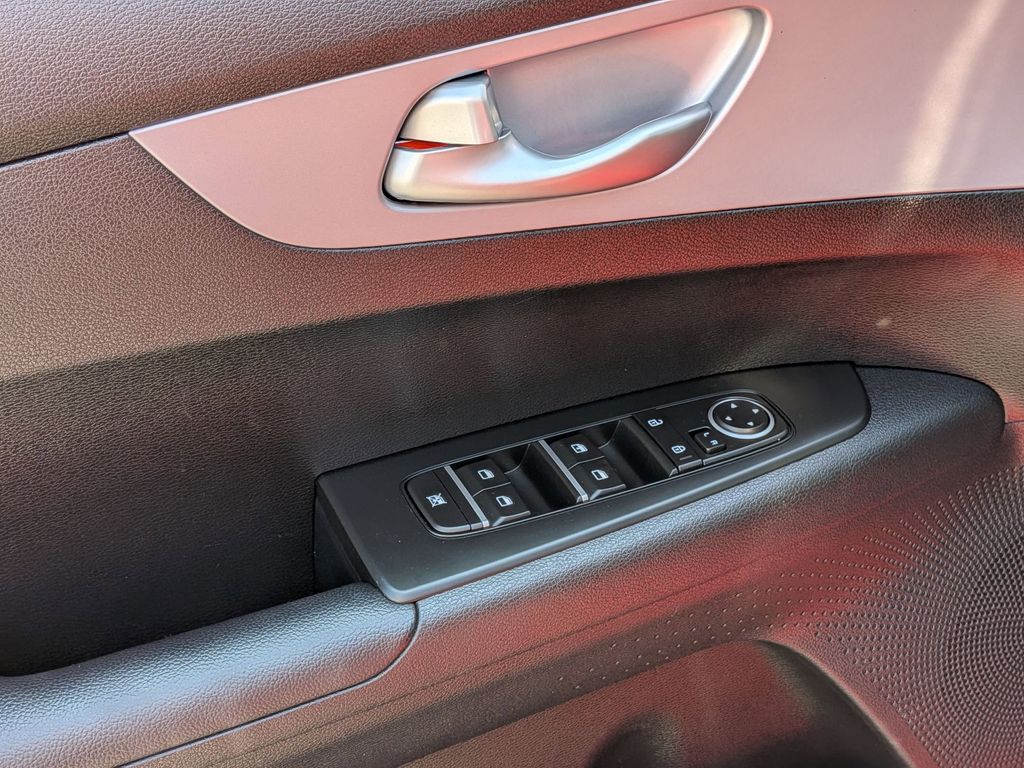 Thumbnail: 2024 Kia Forte - 13