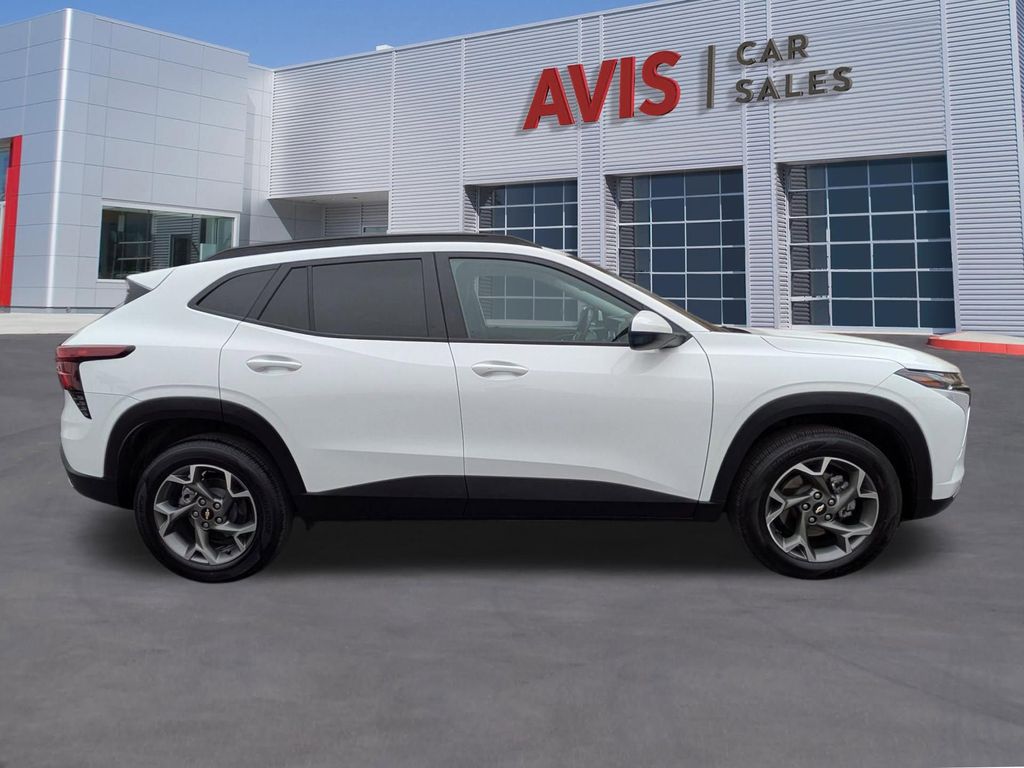 Thumbnail: 2025 Chevrolet Trax - 7
