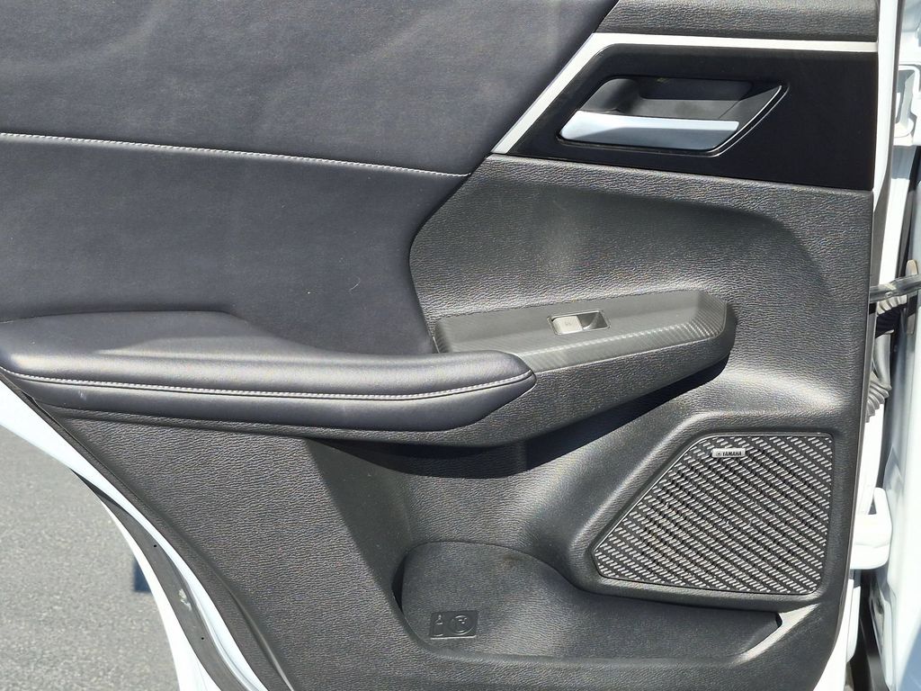 Thumbnail: 2025 Mitsubishi Outlander - 28