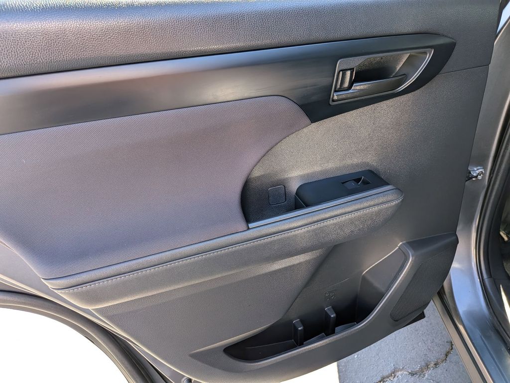 Thumbnail: 2024 Toyota Highlander - 25