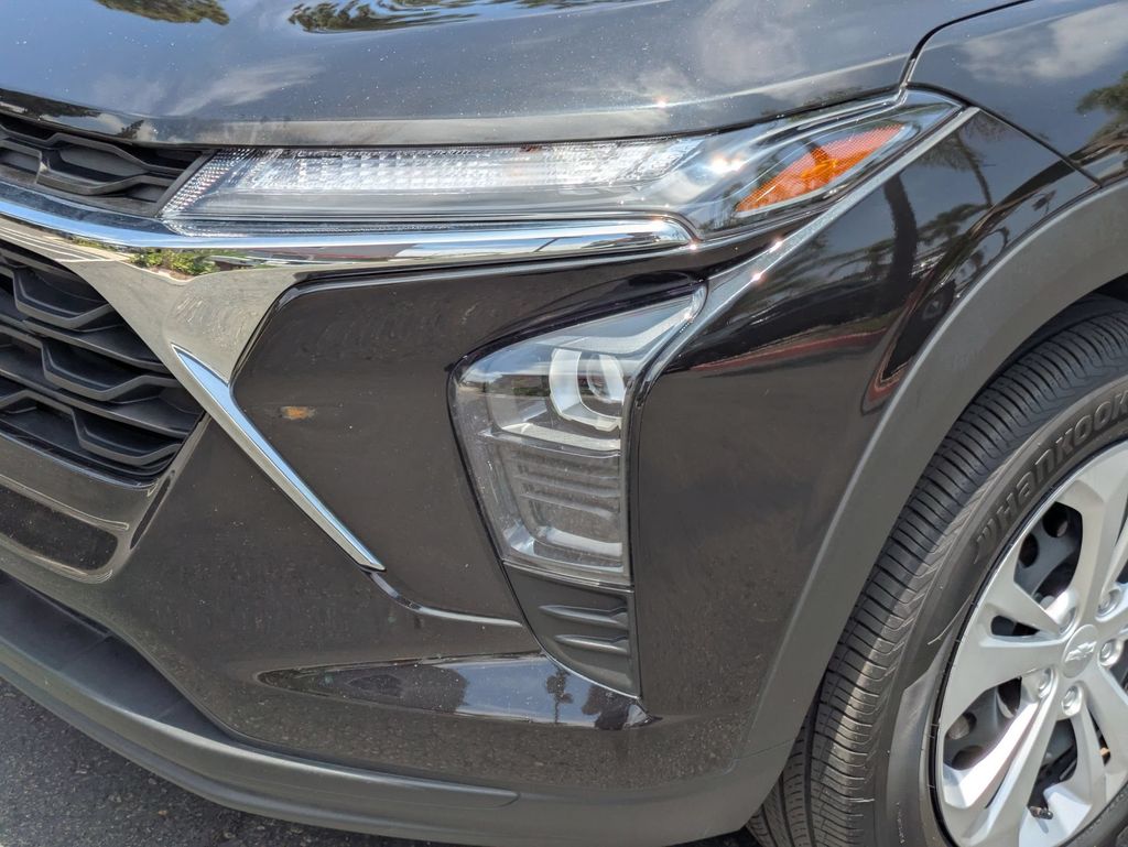2025 Chevrolet Trax LS - Photo 11