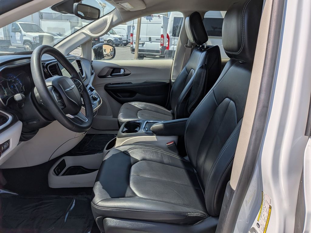 Thumbnail: 2024 Chrysler Pacifica - 15