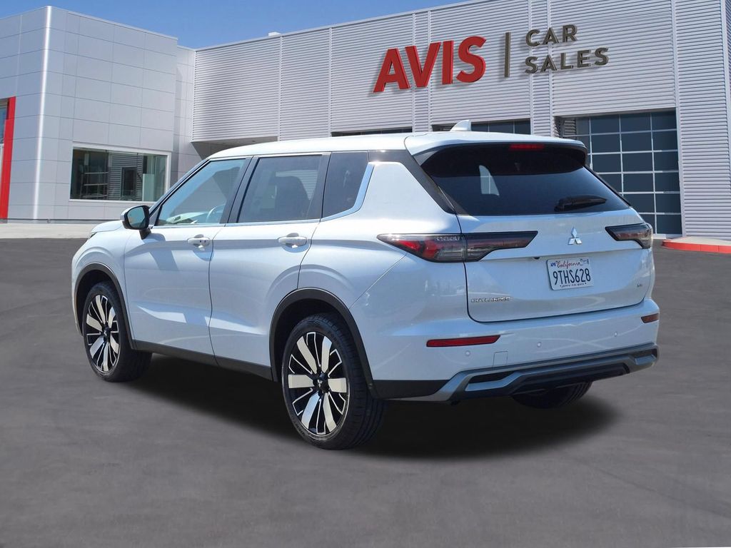Thumbnail: 2025 Mitsubishi Outlander - 9