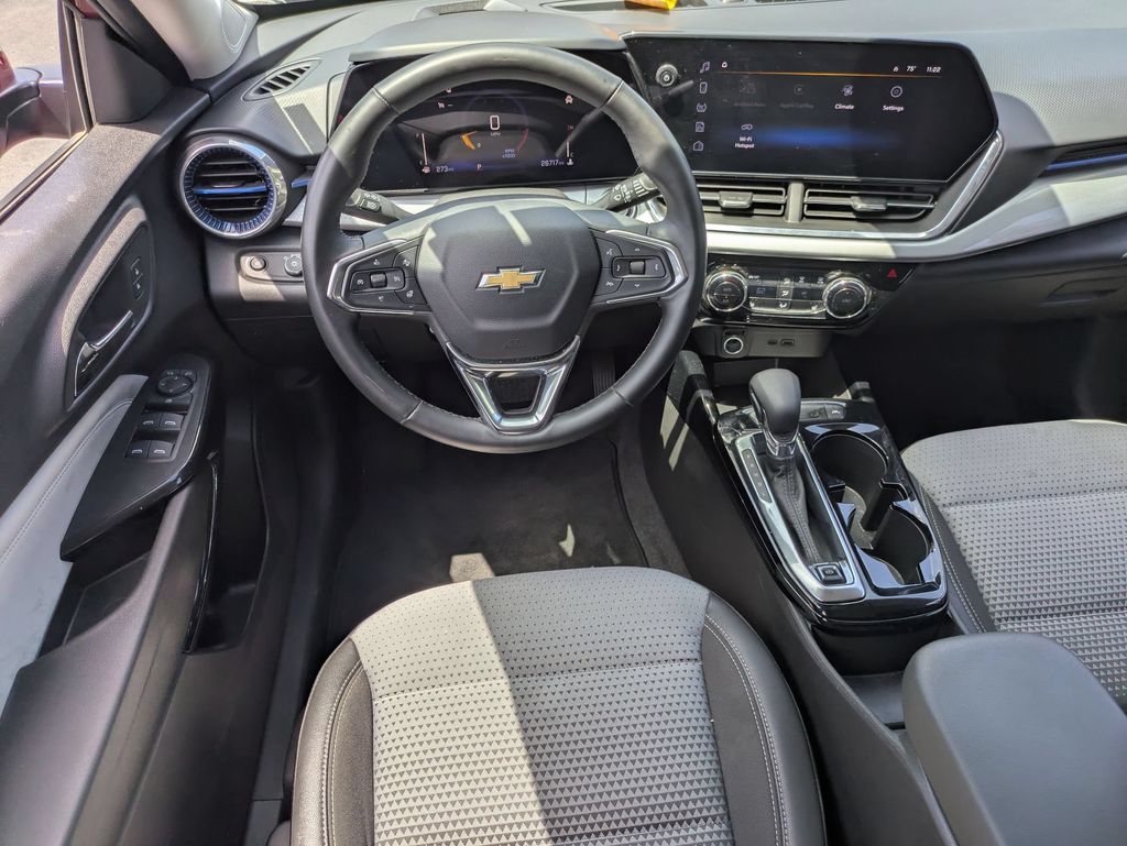 Thumbnail: 2025 Chevrolet Trax - 25