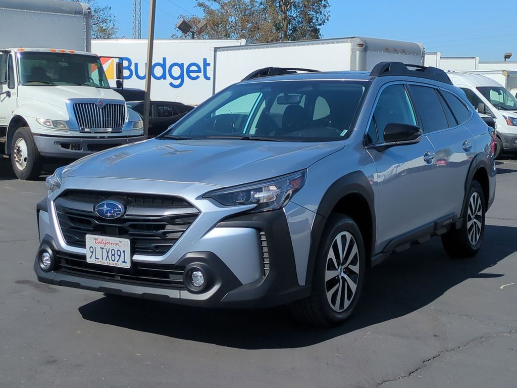 2025 Subaru Outback Premium's photo