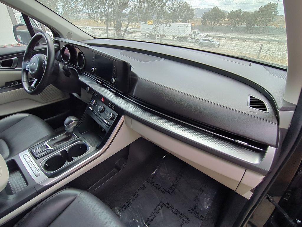 Thumbnail: 2023 Kia Carnival - 30