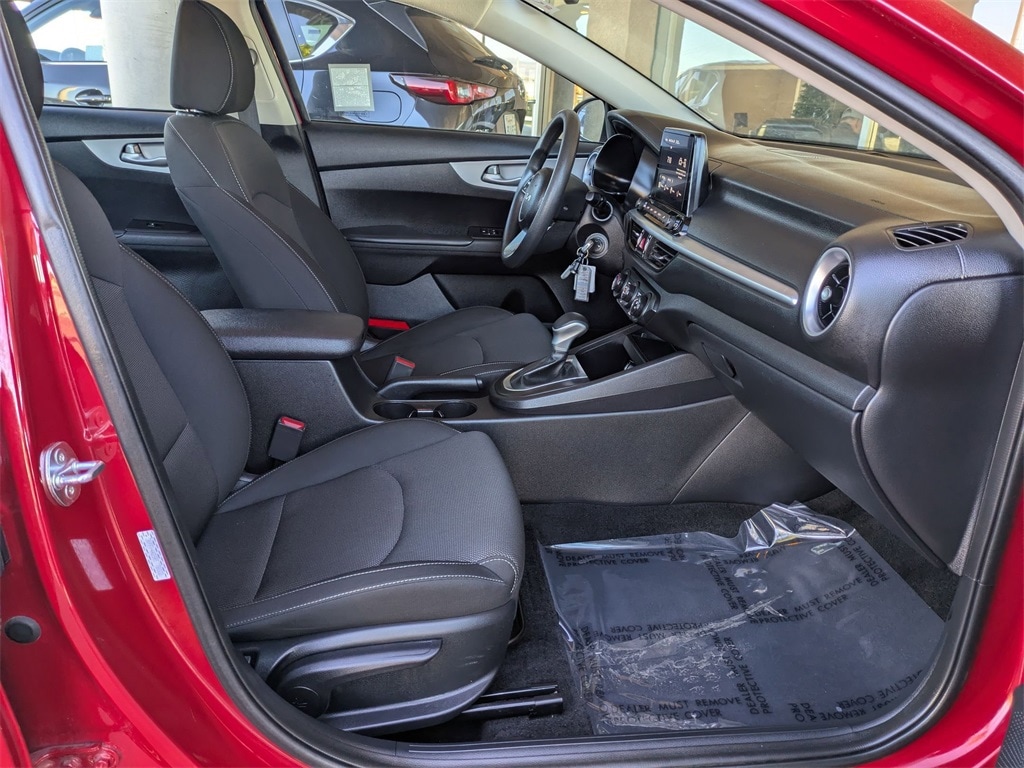 Thumbnail: 2024 Kia Forte - 32