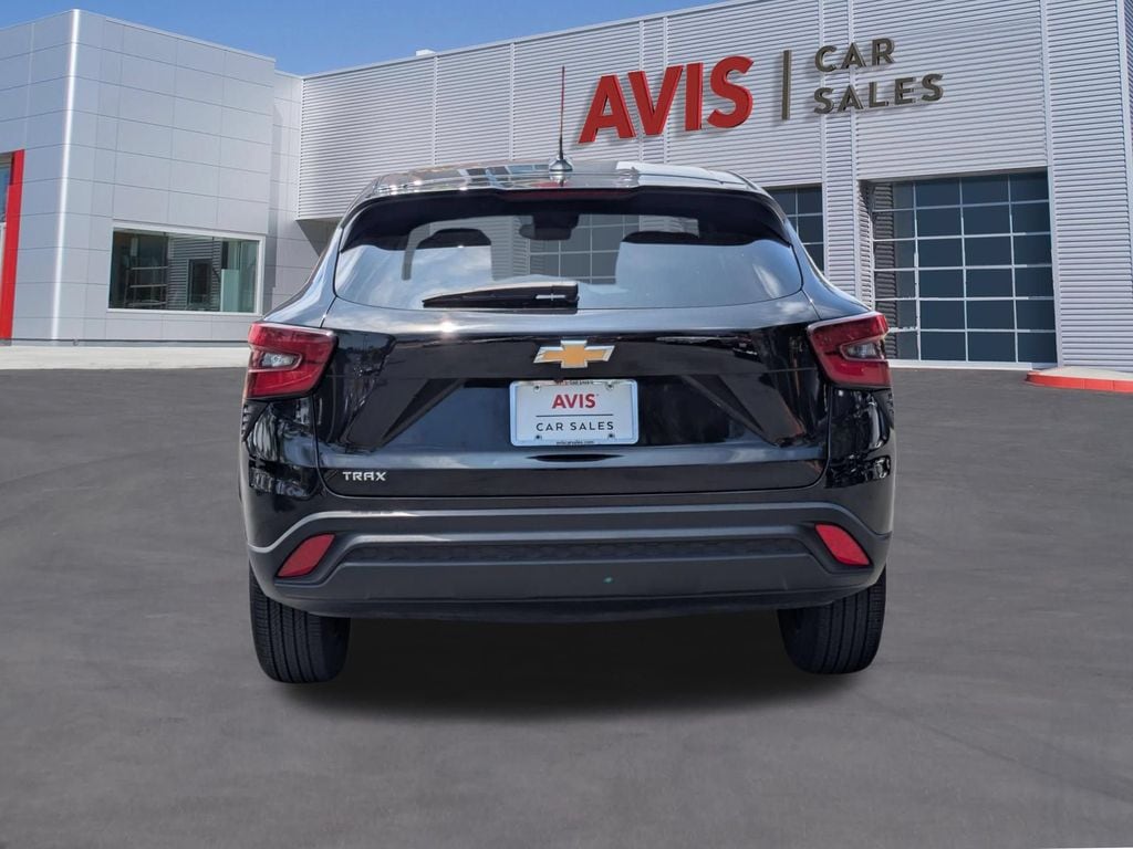 2025 Chevrolet Trax LS - Photo 7