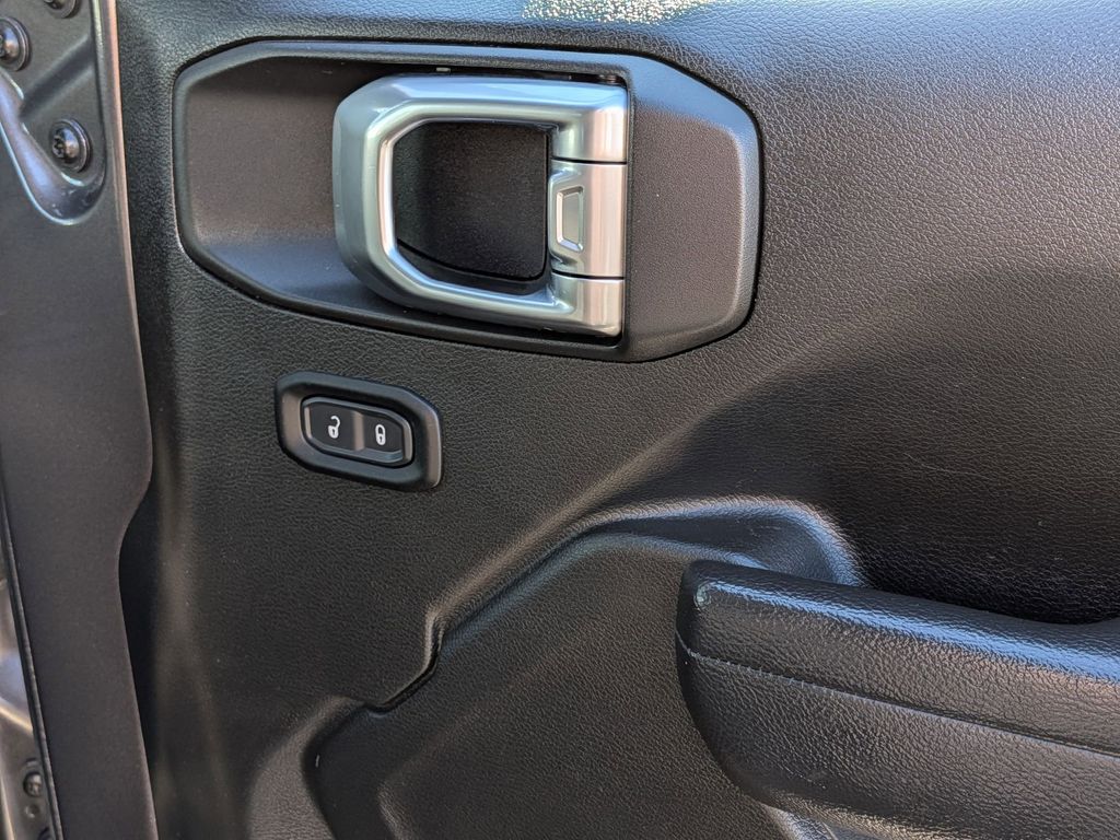 Thumbnail: 2025 Jeep Wrangler - 31