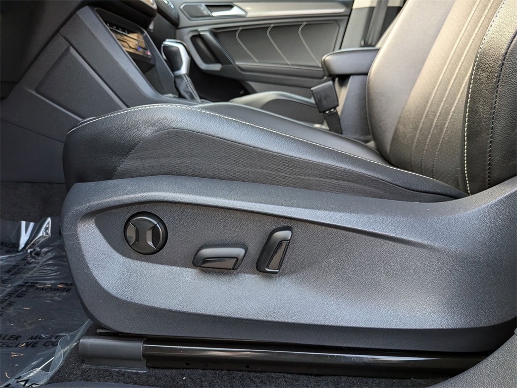 Thumbnail: 2024 Volkswagen Tiguan - 16