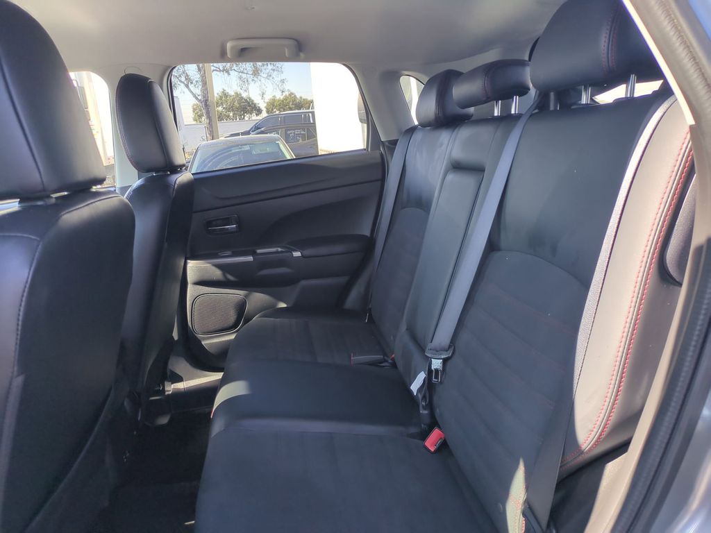 Thumbnail: 2025 Mitsubishi Outlander Sport - 25