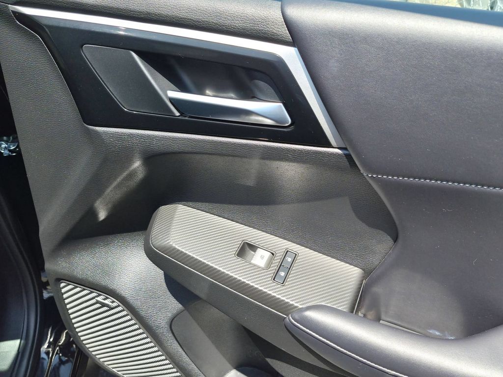 Thumbnail: 2025 Mitsubishi Outlander - 34