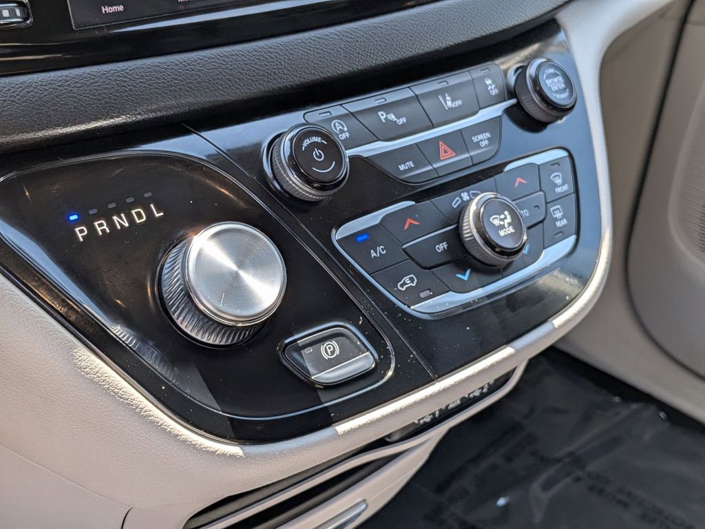 Thumbnail: 2024 Chrysler Pacifica - 20