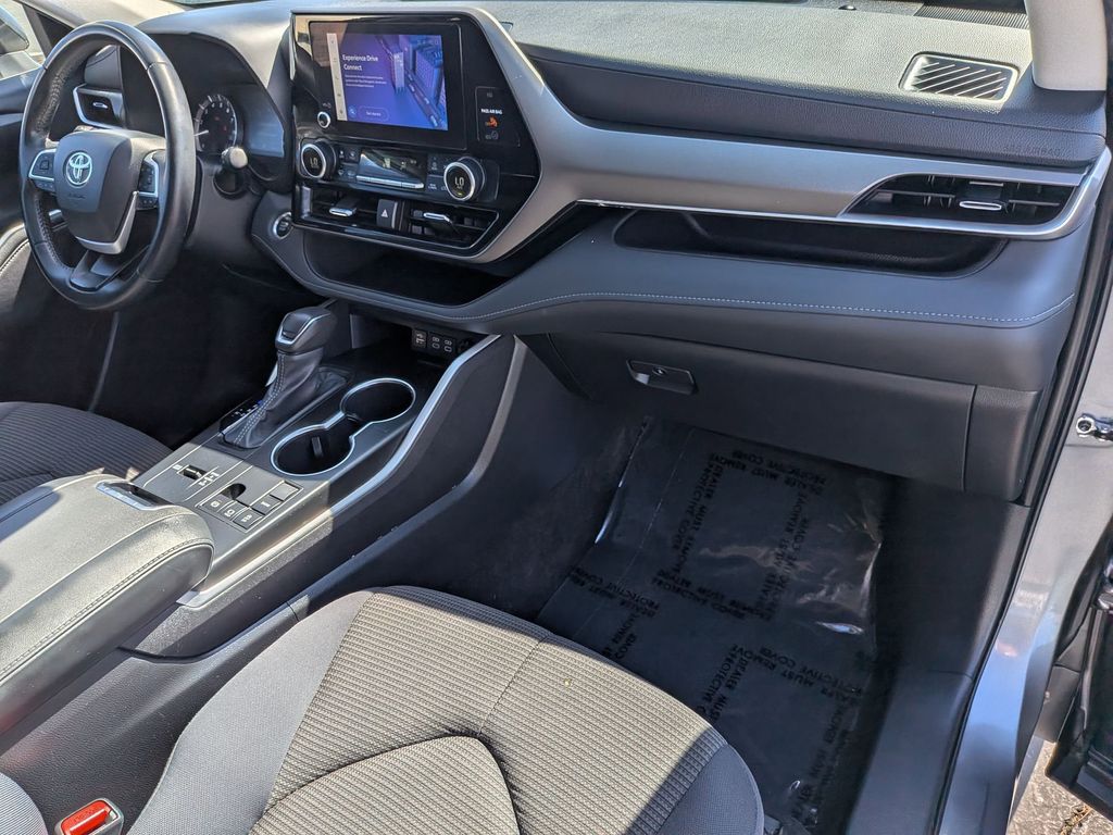 Thumbnail: 2024 Toyota Highlander - 32