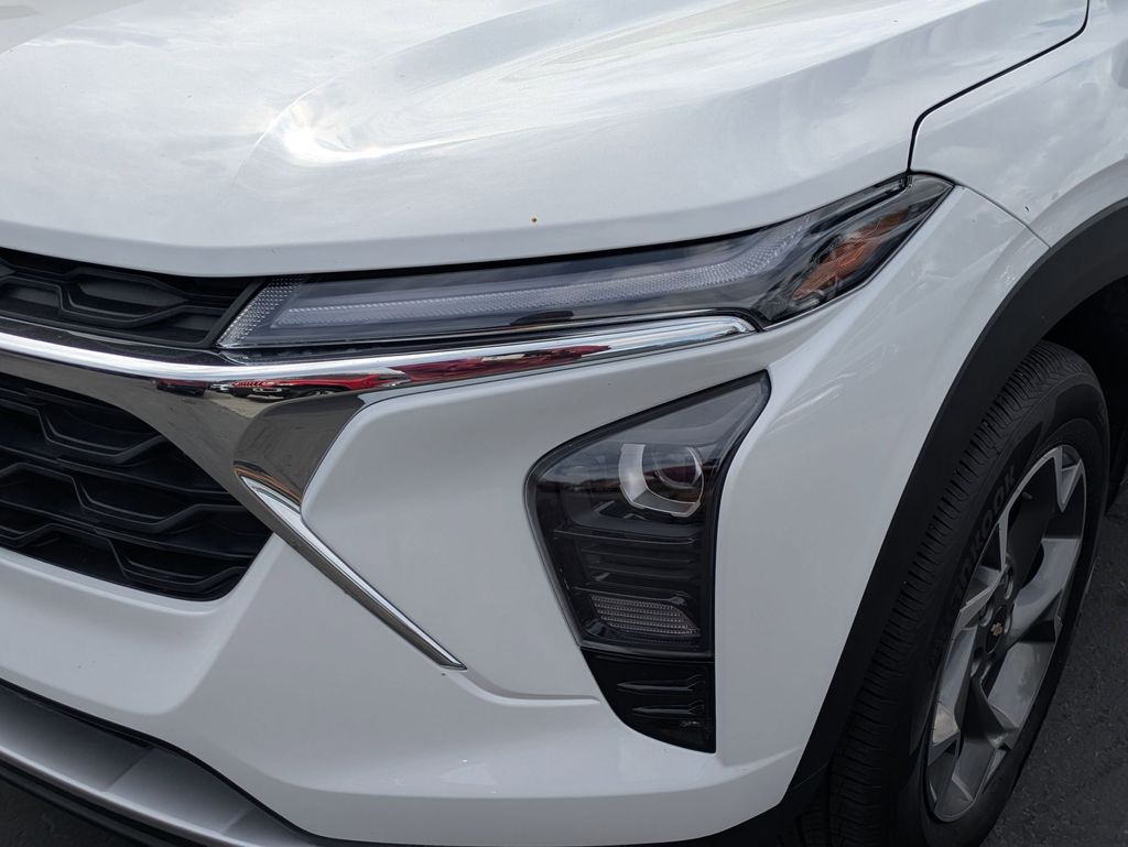 Thumbnail: 2025 Chevrolet Trax - 11