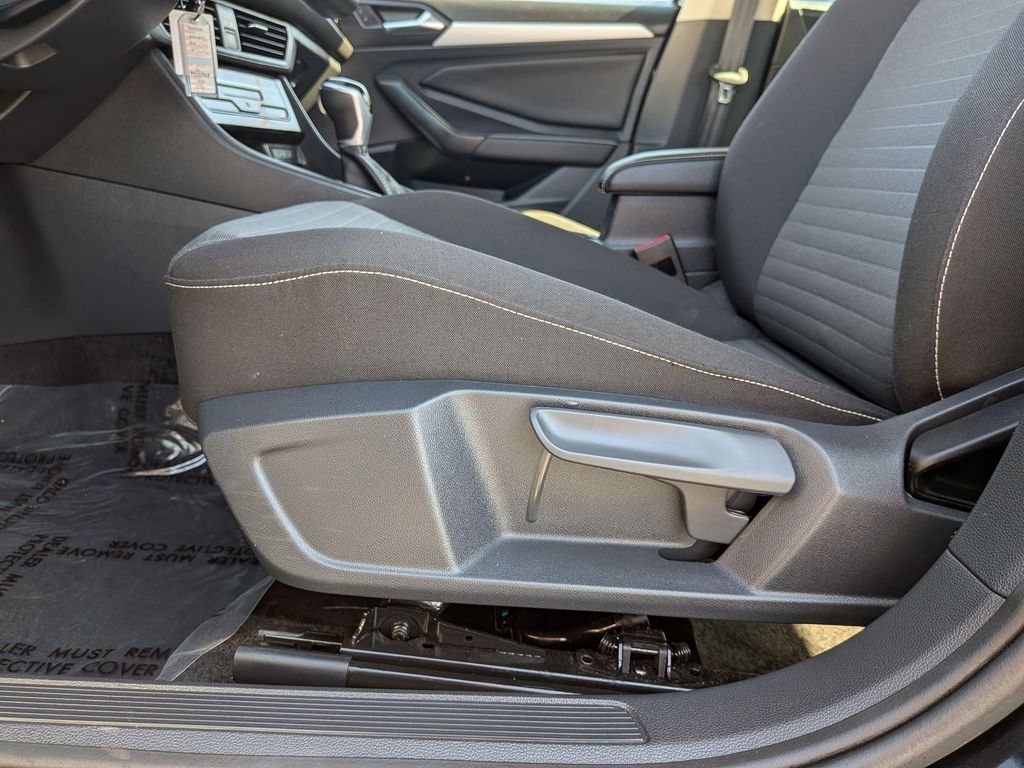 Thumbnail: 2025 Volkswagen Jetta - 16